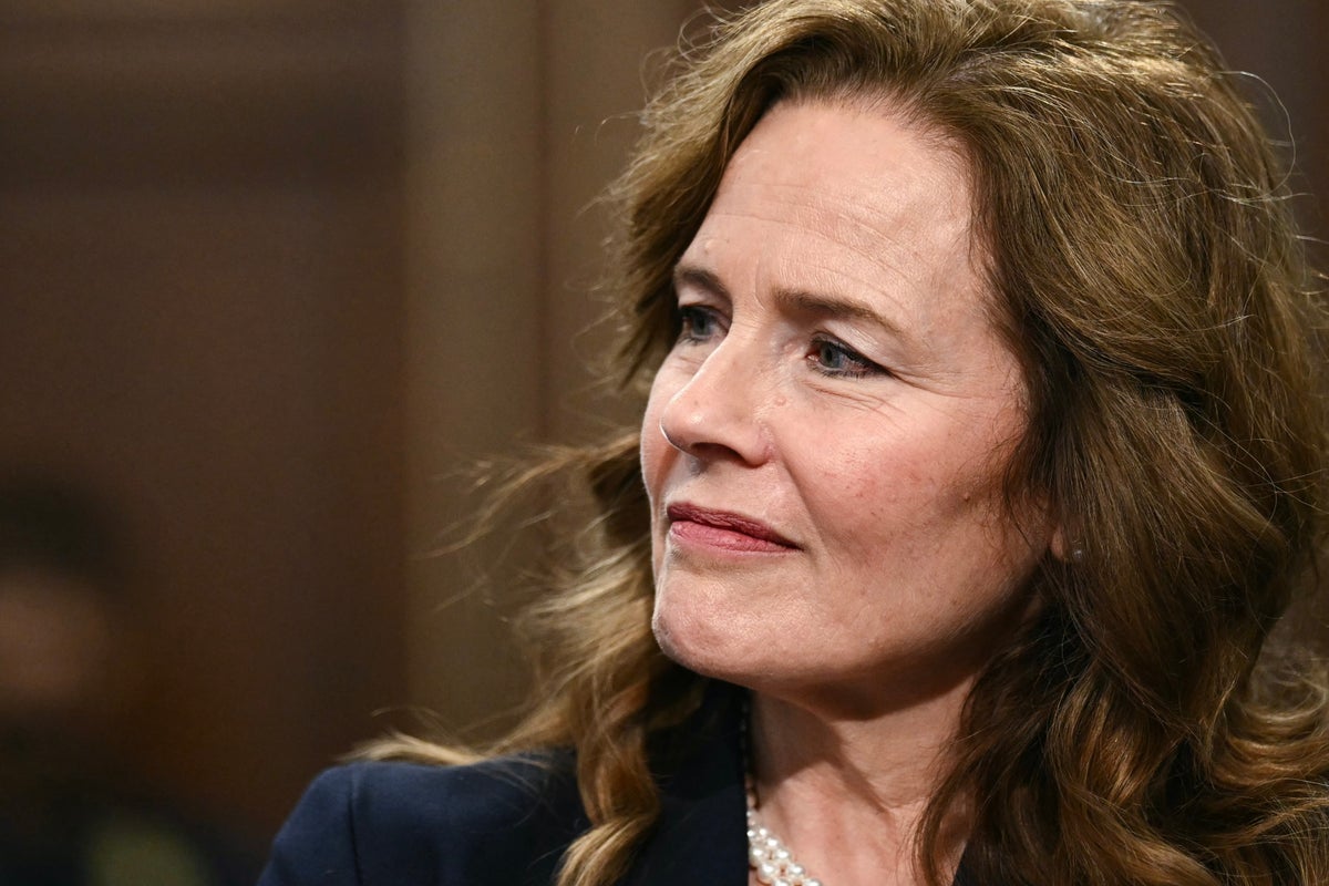 Supreme Court Justice Amy Coney Barrett details moment son found her bulletproof vest – UK Times Supreme Court Justice Amy Coney Barrett details moment son found her bulletproof vest – UK Times