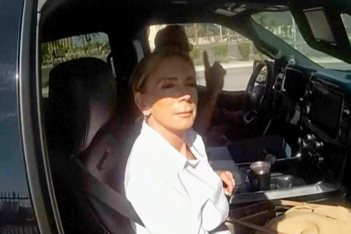 Imagens da câmera corporal mostram o governador de Nevada deixando escapar seu nome após uma parada no trânsito