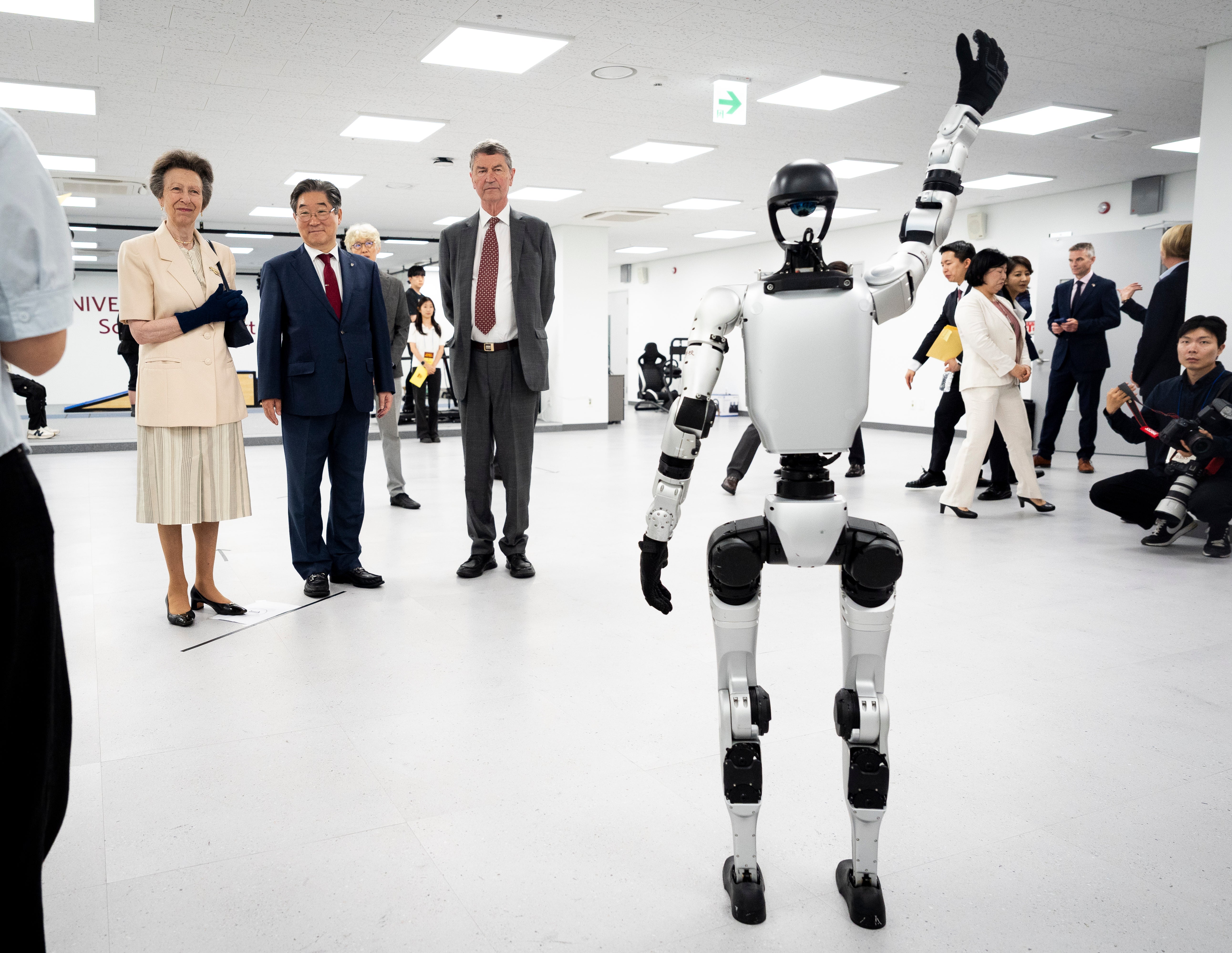 Anne’s royal meet and greet with a robot during South Korea tour