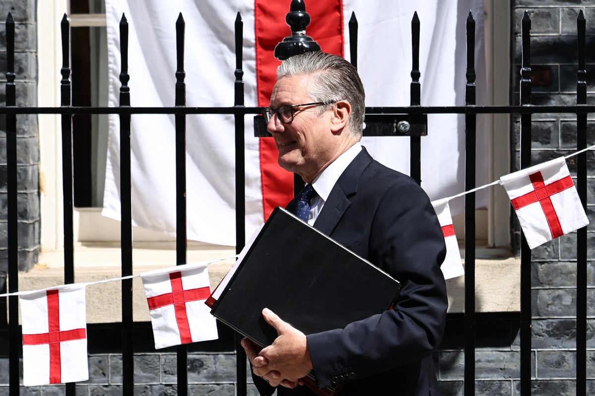 Starmer’s final PMQs live: Outgoing leader receives gift from ministers at last cabinet before Burnham coronation
