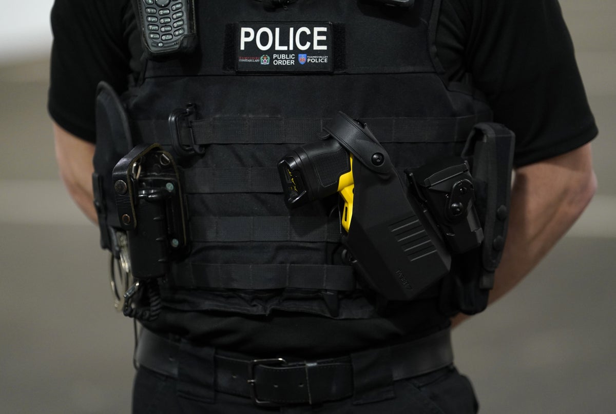 Constable sacked for viewing 92 police photos of sex workers – then contacting pimp
