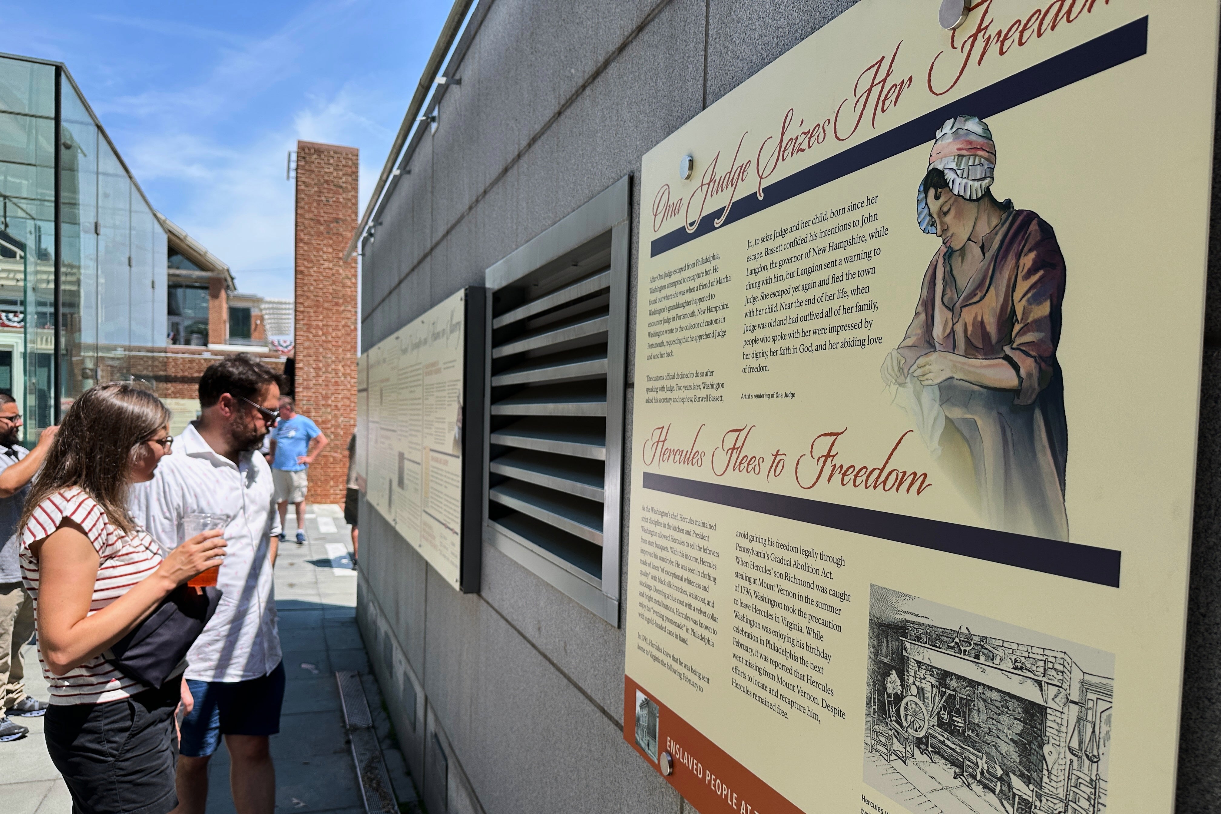 The original panels, installed in 2010, recounted how nine enslaved people lived with George and Martha Washington in the 1790s