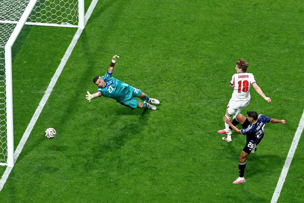 Anthony Gordon gives England lead over Argentina in World Cup semi-final