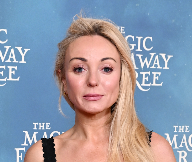Helen George, estrella de 'Call the Midwife', revela que su novio murió tras un repentino diagnóstico de leucemia