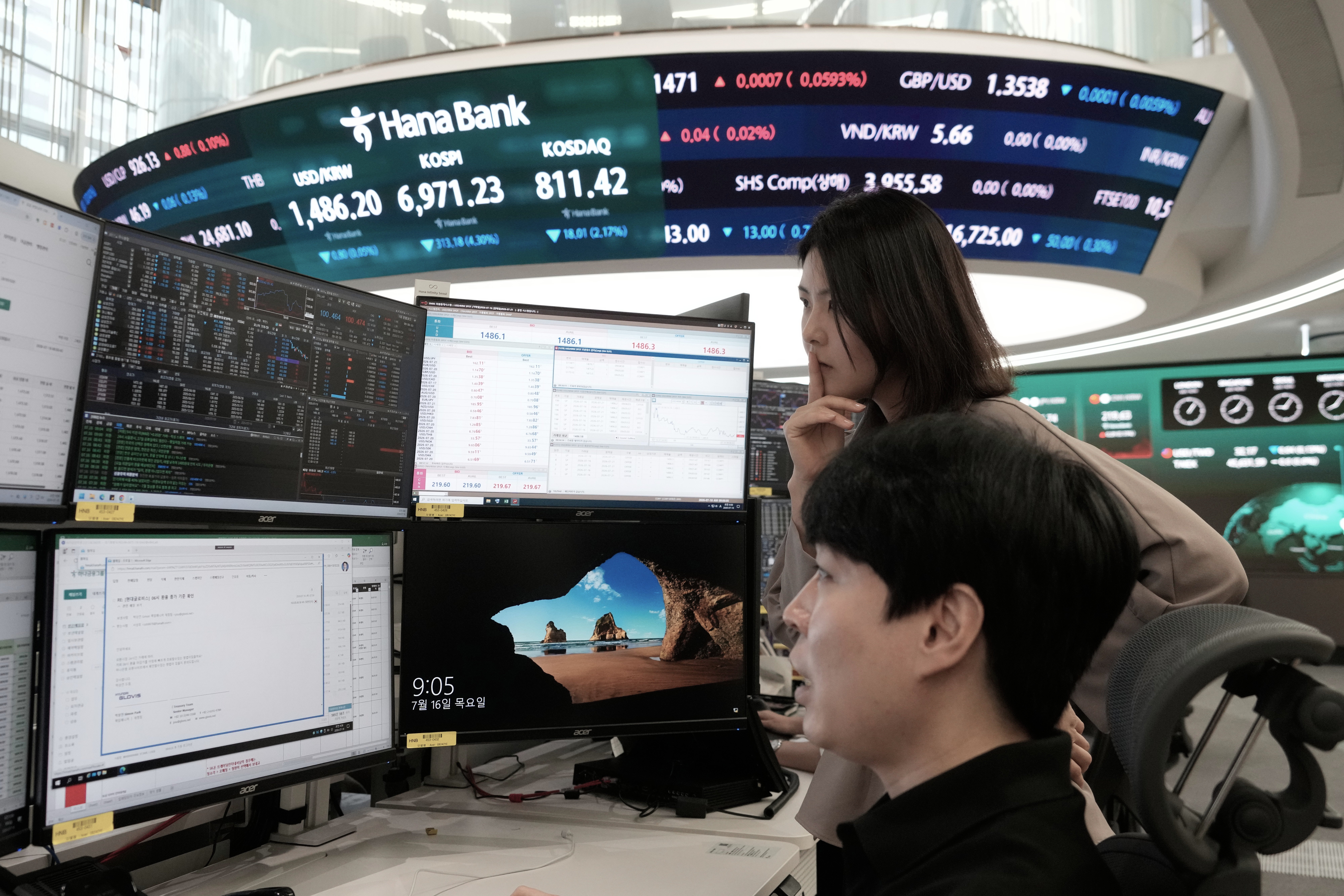 independent.co.uk - Chan Ho-Him - Oil prices lower despite US intensifying strikes against Iran