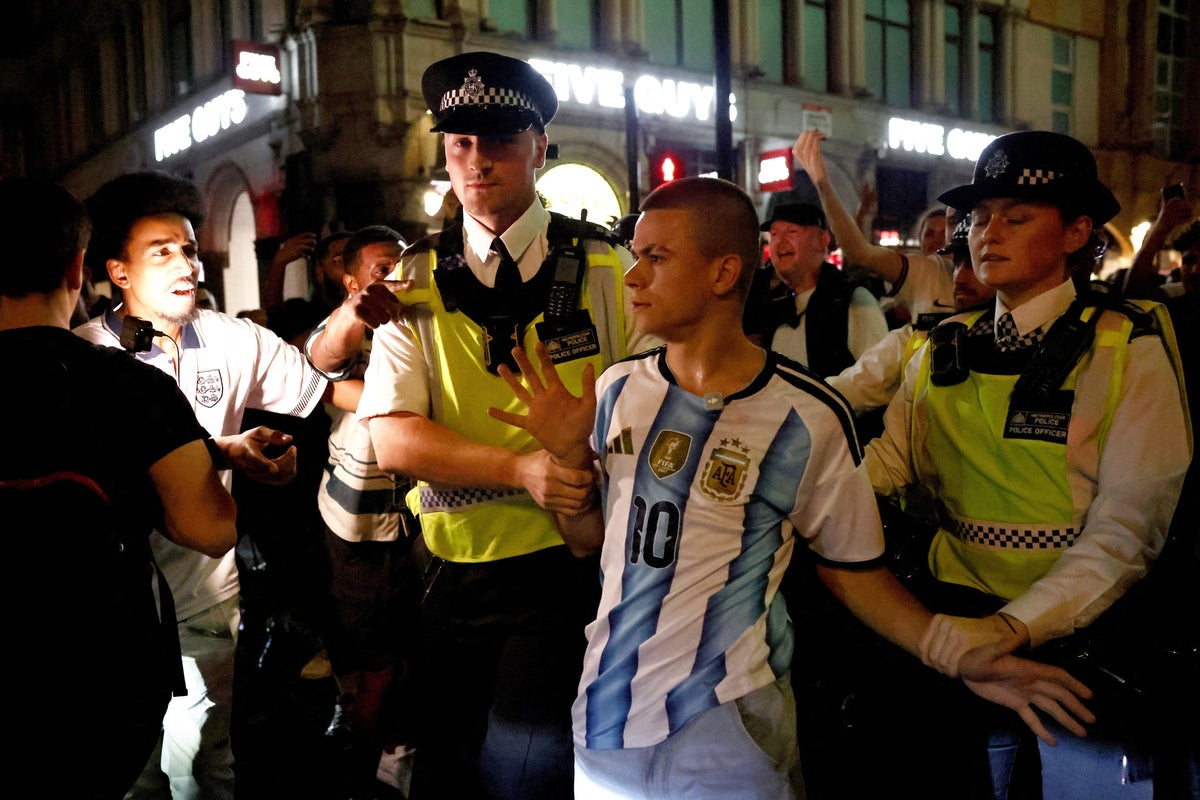 Argentina fan swarmed by England supporters in central London rescued by police