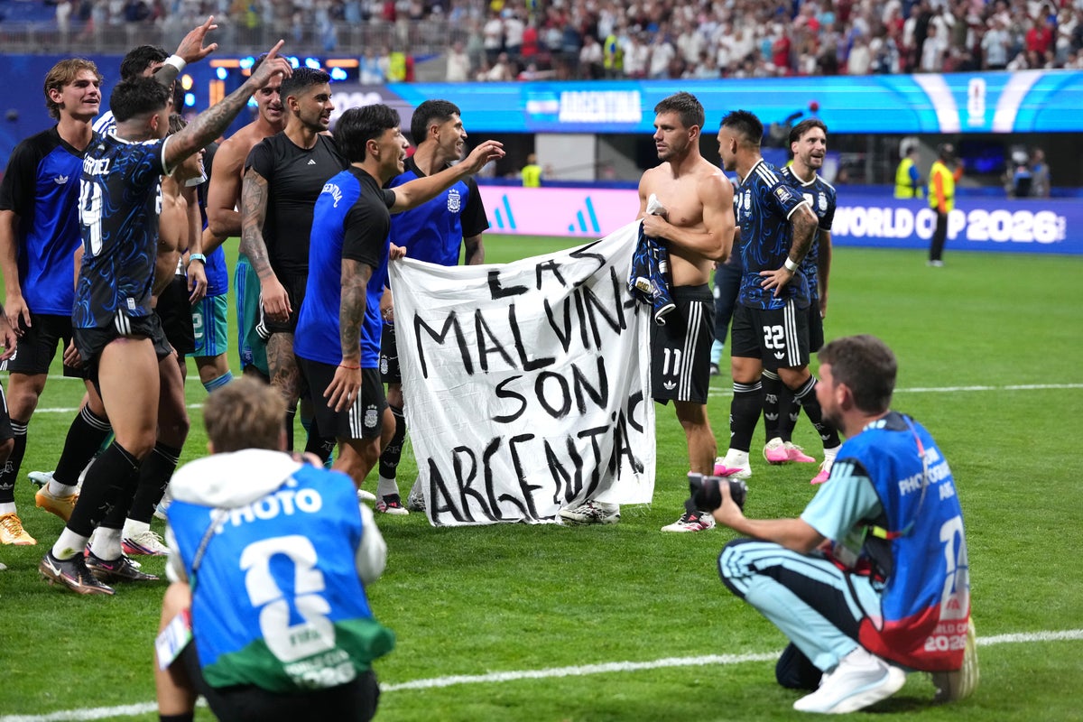 Why Argentines see Malvinas banner as patriotism - not politics