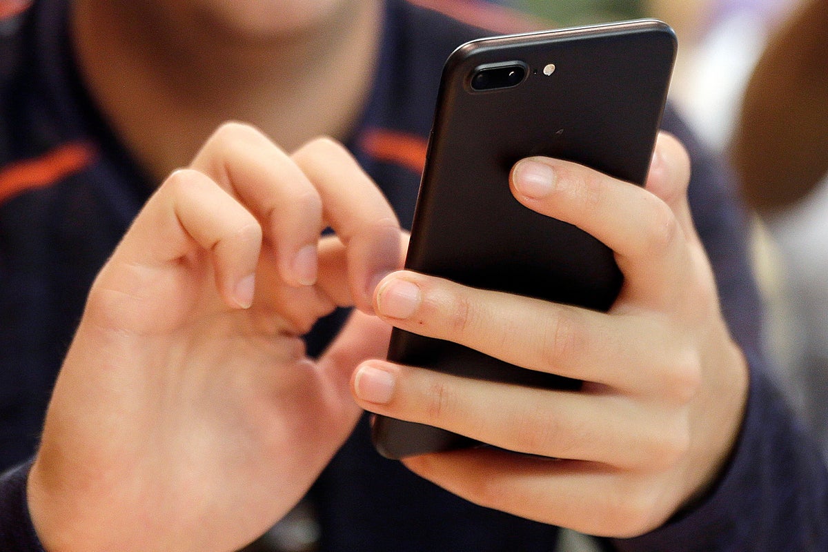Do you have &lsquo;texting thumb&rsquo;? Here&rsquo;s how to soothe it