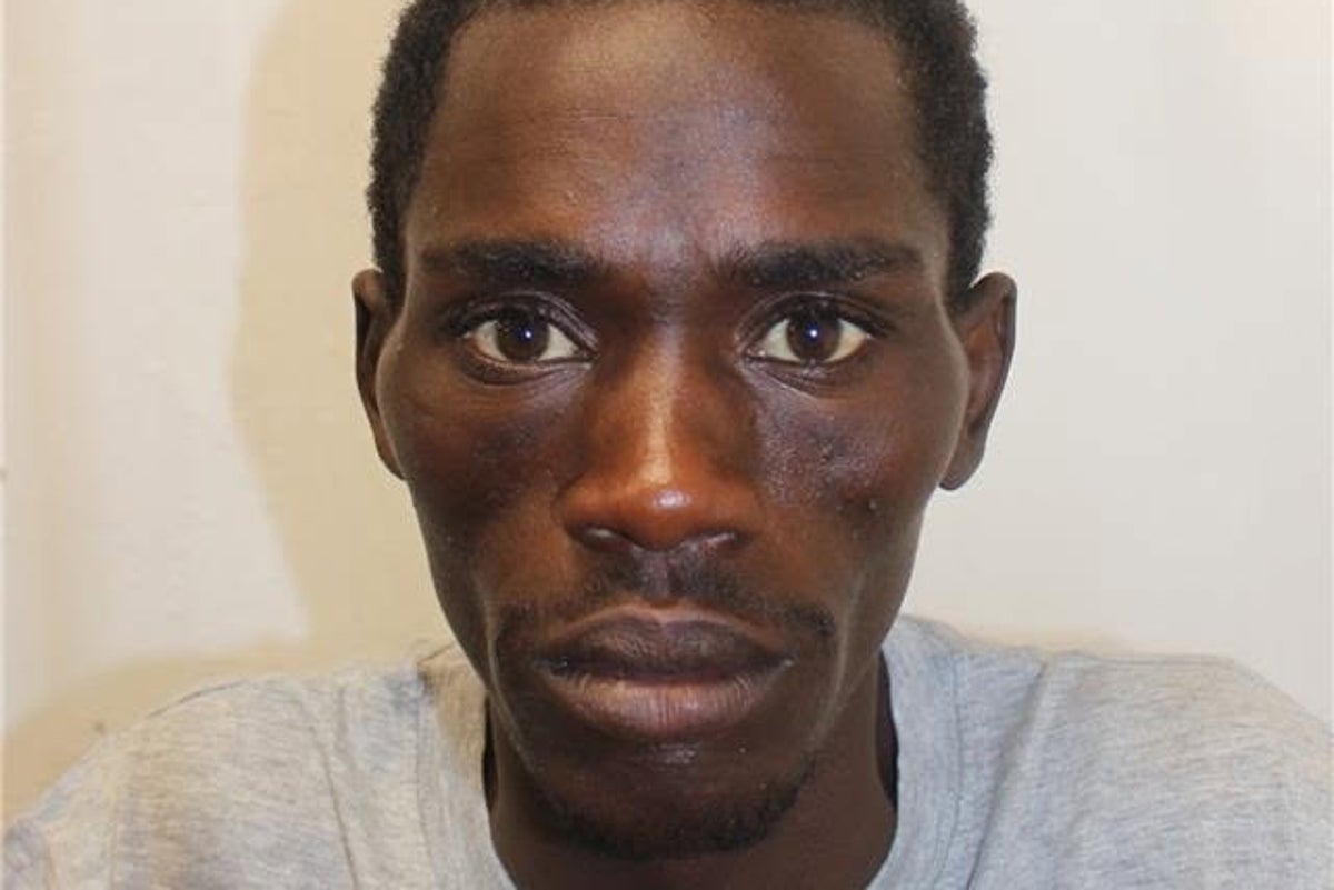 Police issue ‘do not approach’ warning after prisoner escapes from Manchester hospital