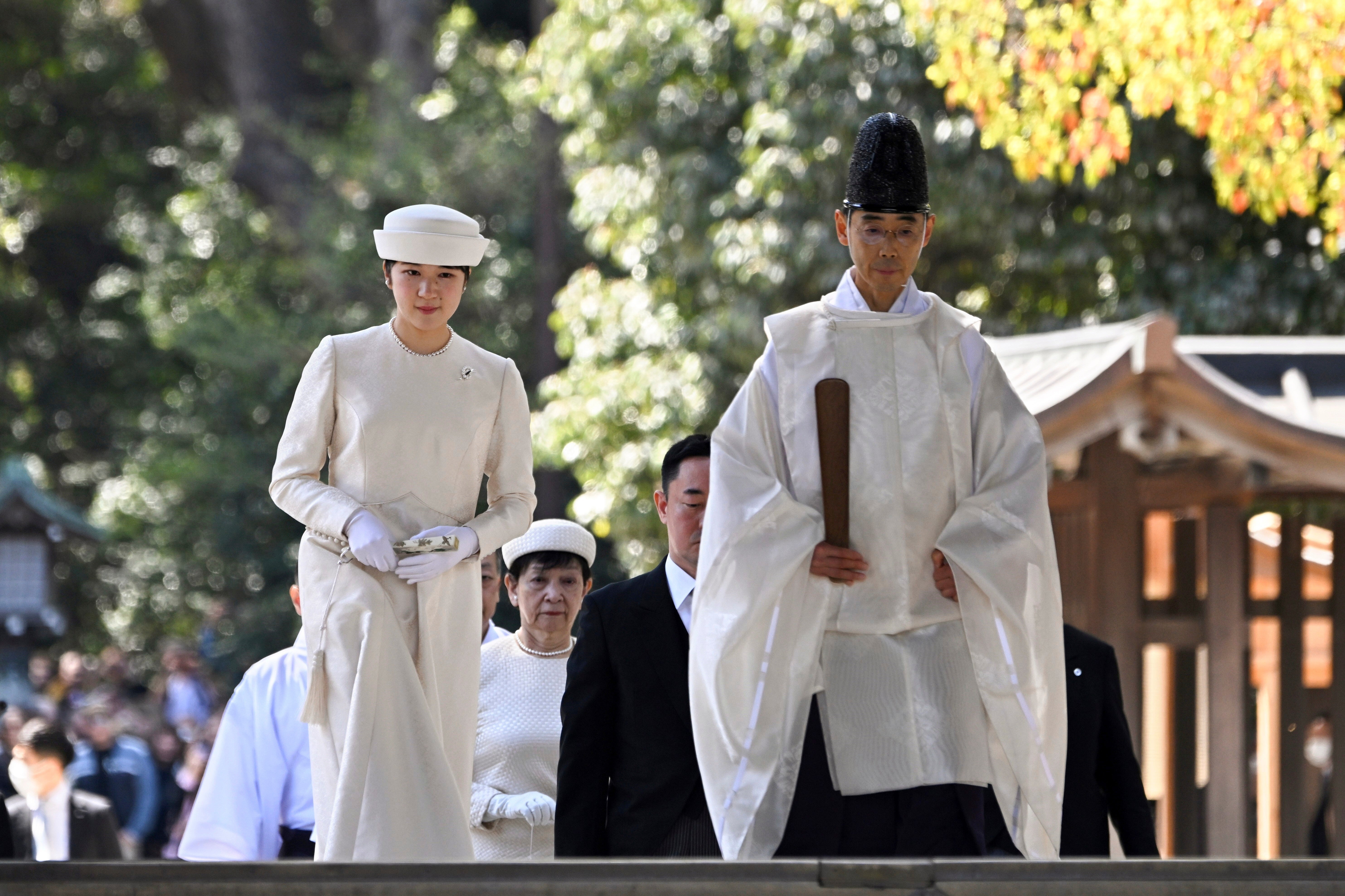 ASI-GEN JAPÓN-SUCESIÓN IMPERIAL