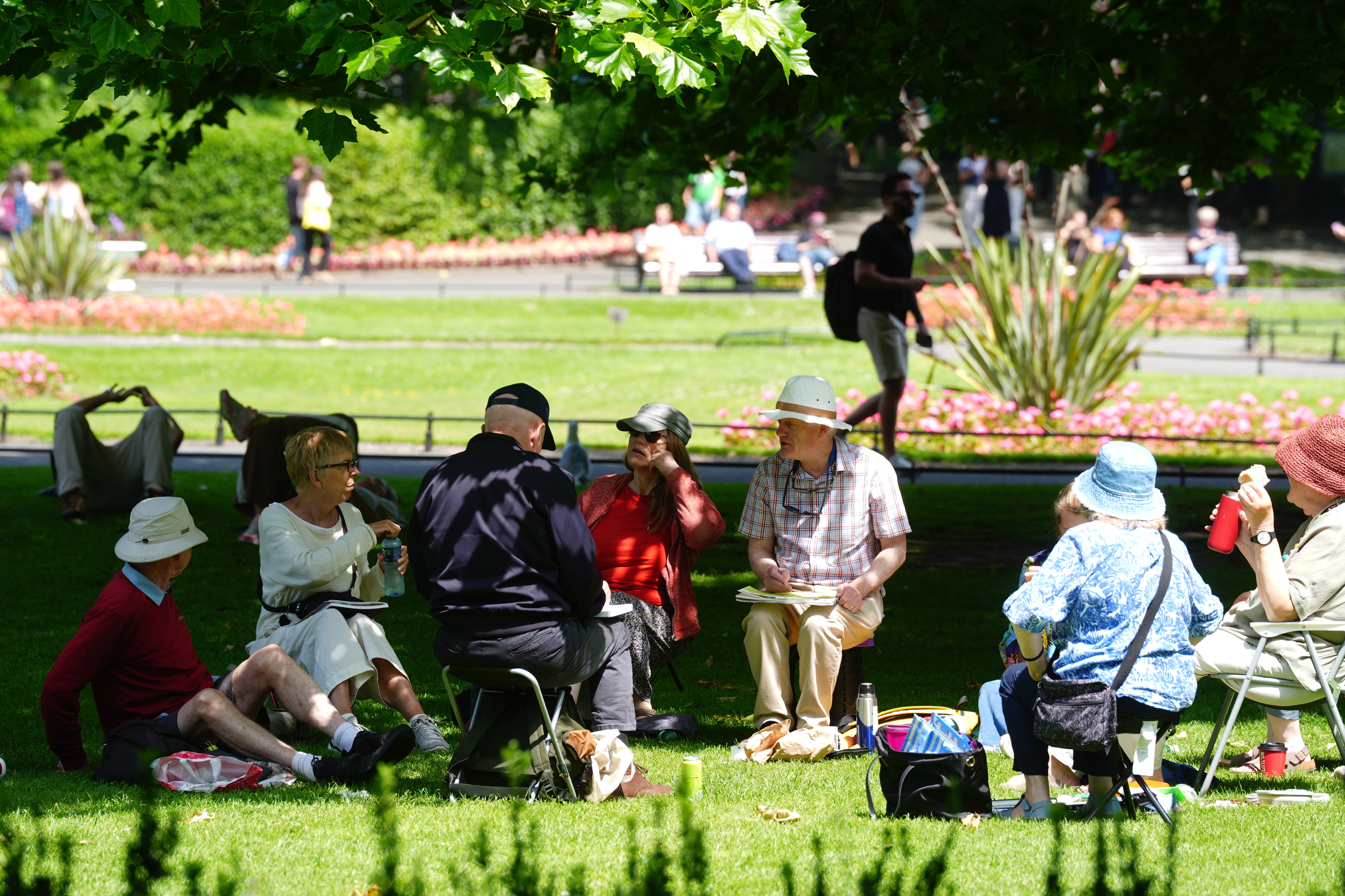 People painting in the shade on St Stephen’s Green, Dublin (Brian Lawless/PA) (PA Wire)