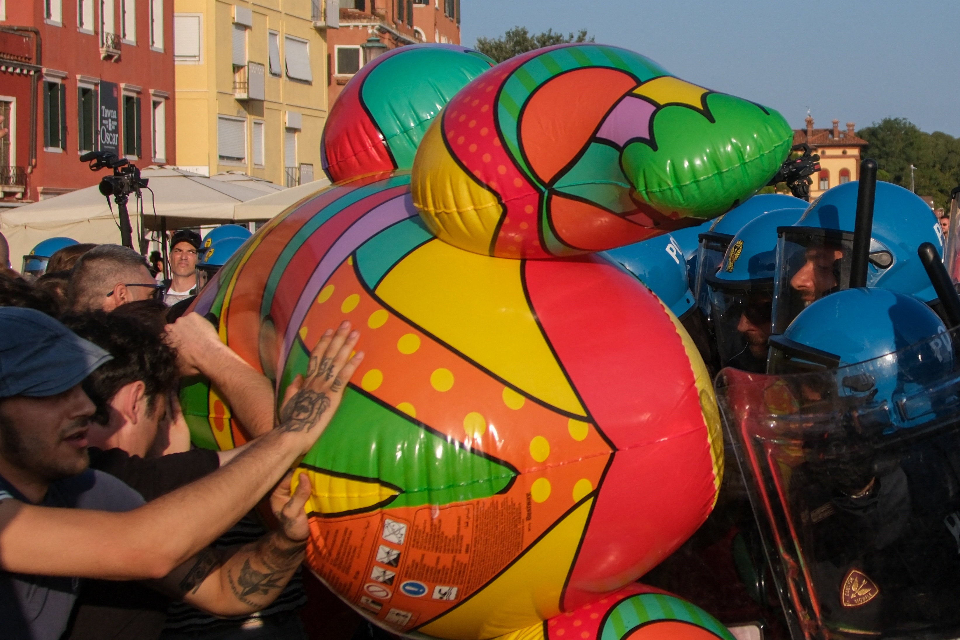 Inflatable objects flew through the air, and following the brief confrontation, protesters chanted ‘Shame!’ directed at the ambassador, the mayor, and the police
