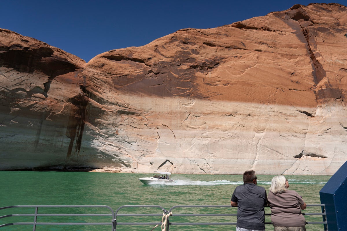 Colorado'daki Lake Powell'daki düşük seviyelerin 6 milyona kadar insanın elektrik arzını tehdit edebileceğinden korkuluyor