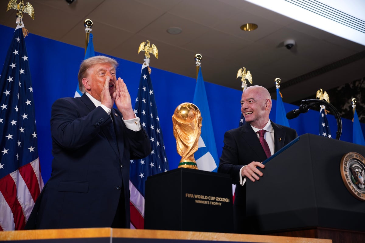 Trump, ABD'li futbolcunun kırmızı kartı nedeniyle FIFA patronuna baskı yapmakla övünüyor: 'Şikayette bulunmak istiyorum'