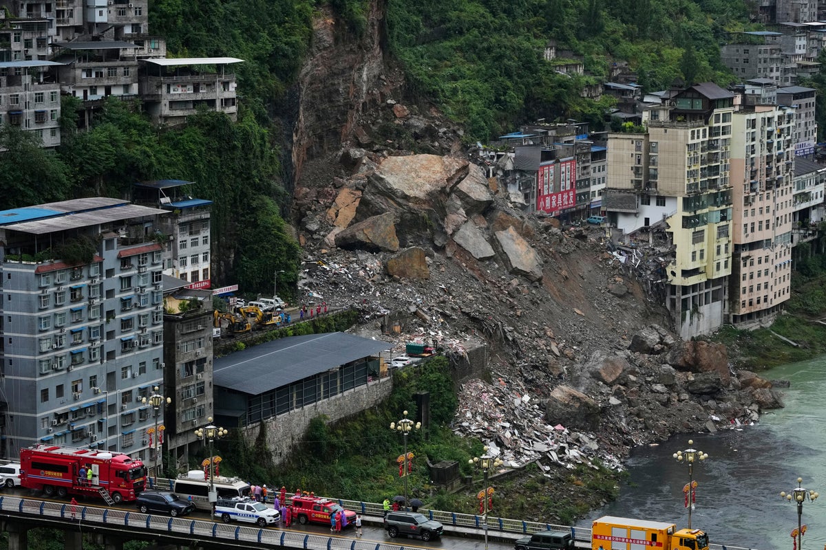 Rescuers race to find survivors in the rain after a landslide in China kills at least 8 – UK Times Rescuers race to find survivors in the rain after a landslide in China kills at least 8 – UK Times