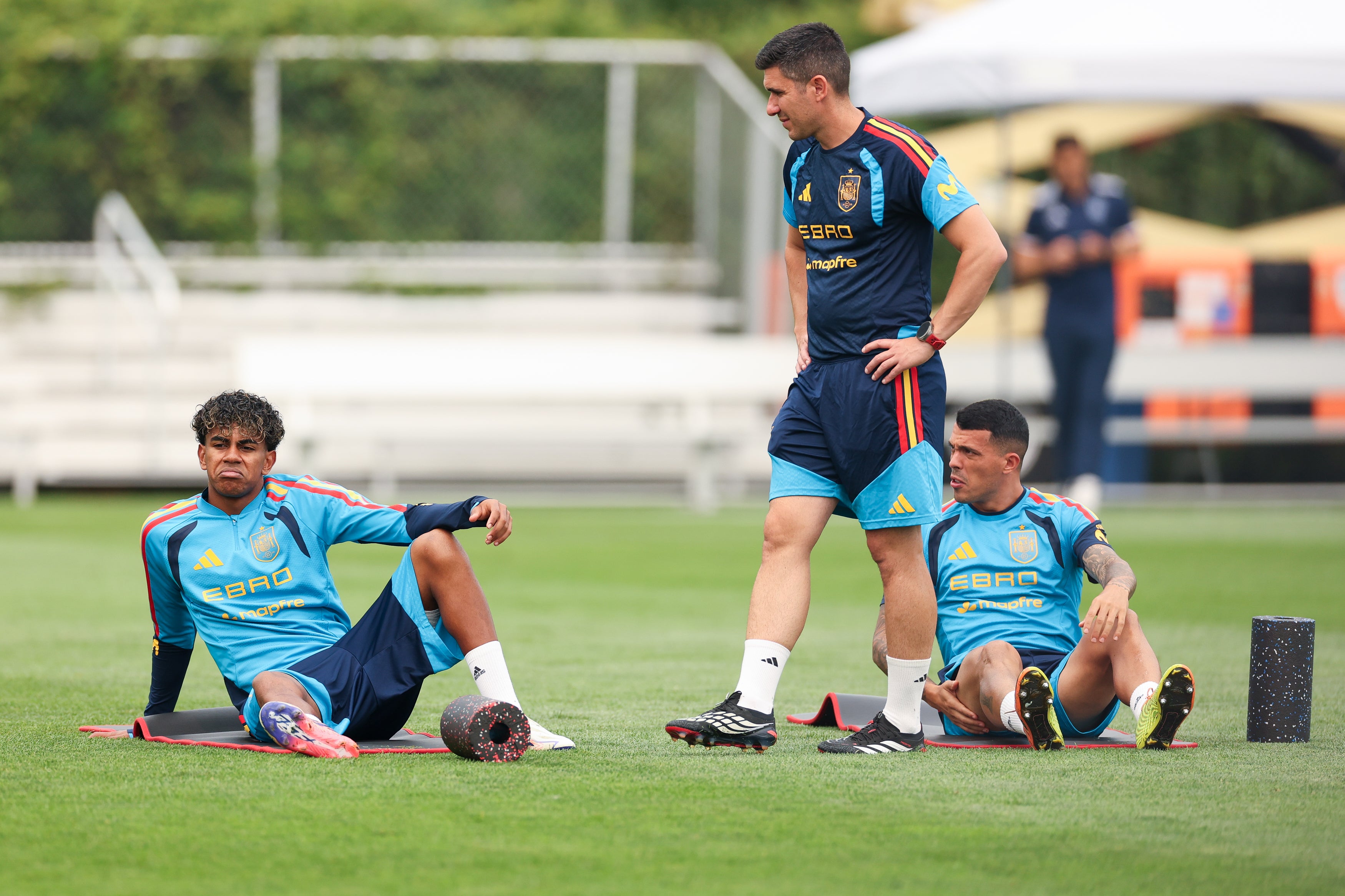 Lamine Yamal and Pedro Porro relax during training (Getty)