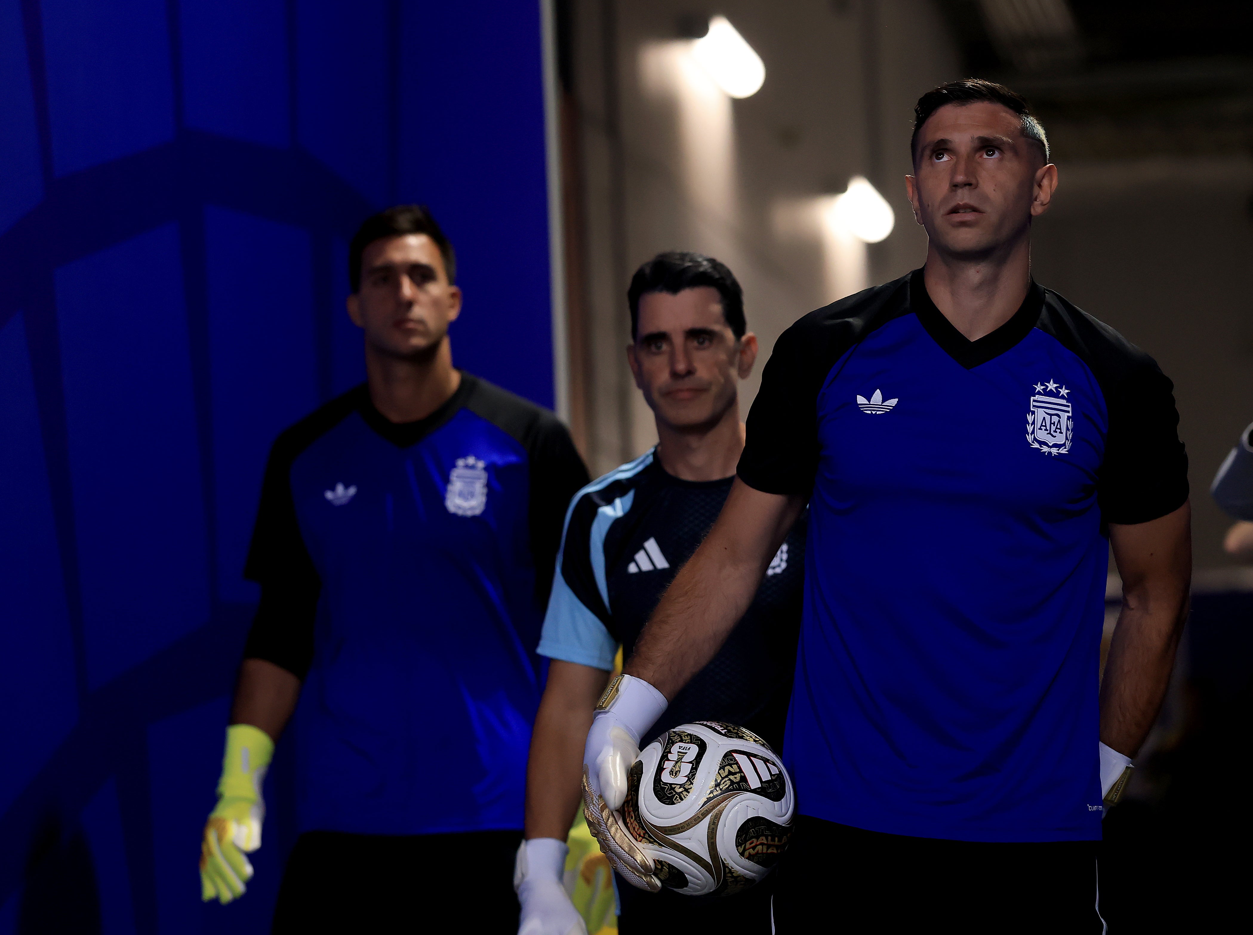 Emiliano Martinez of Argentina prepares for warm ups (Getty)
