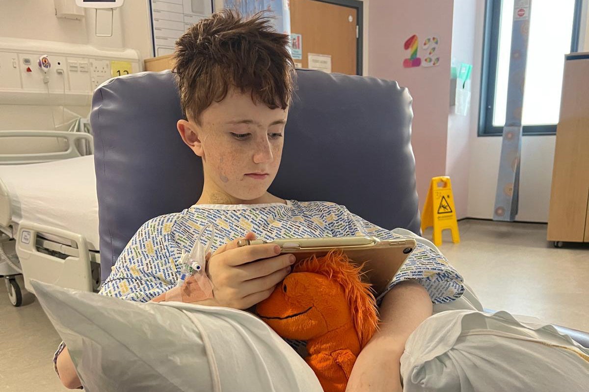 Father of teen who had experimental surgery on brain tumour ‘so grateful’ as son makes recovery – UK Times Father of teen who had experimental surgery on brain tumour ‘so grateful’ as son makes recovery – UK Times
