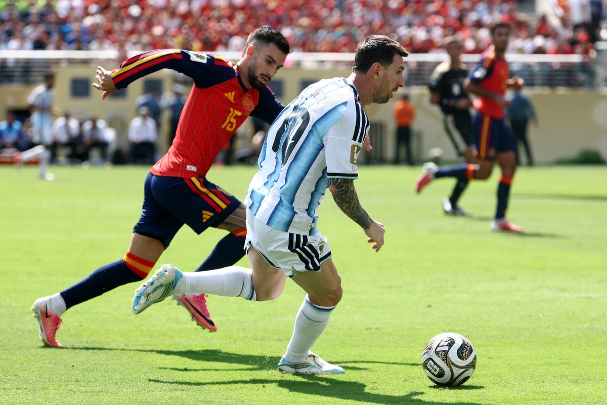 Spain v Argentina LIVE: Tense World Cup final goalless ahead of half-time show