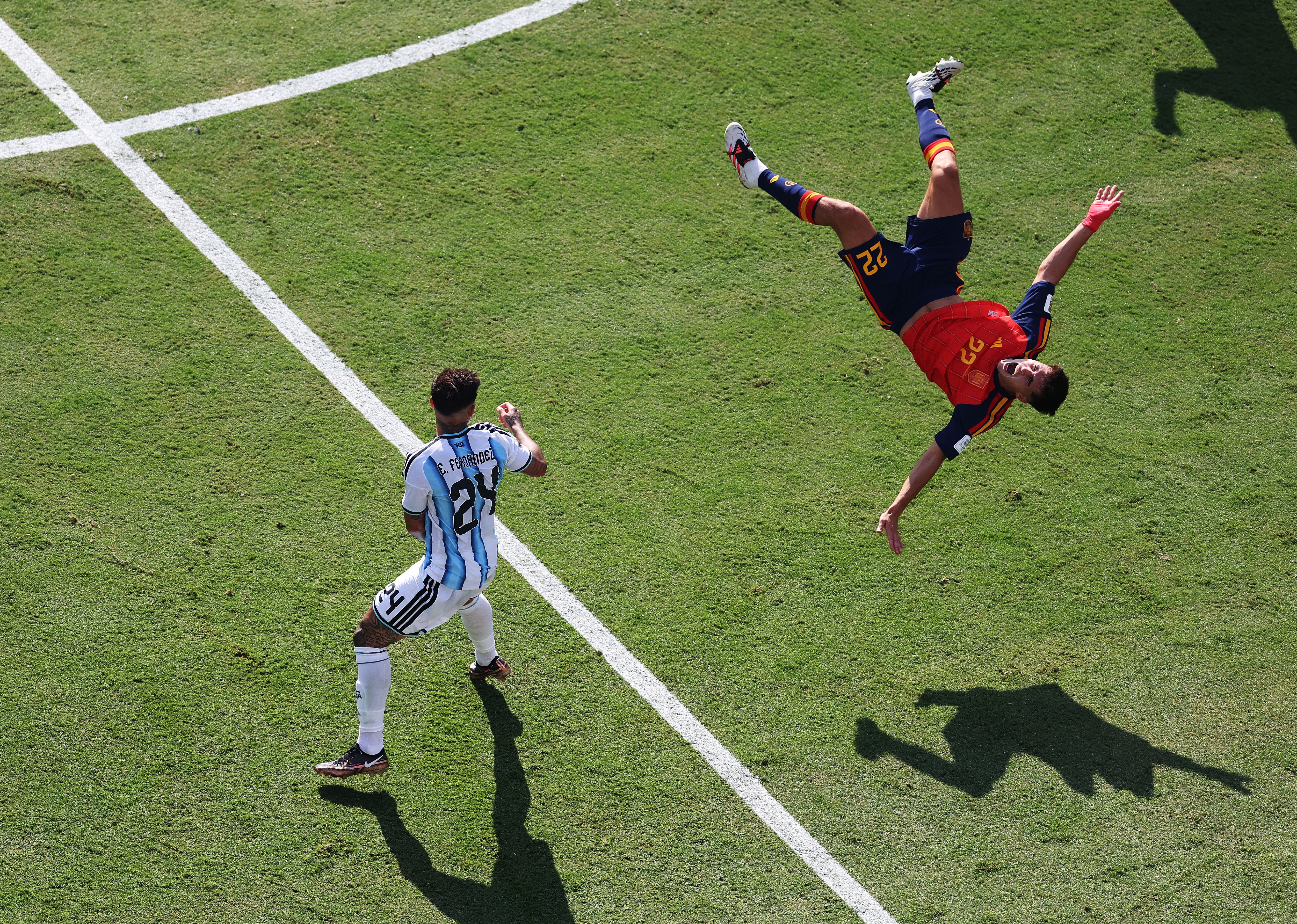 Ezno Fernandez sent Pau Cubarsi flying after getting a stupid yellow card for dissent