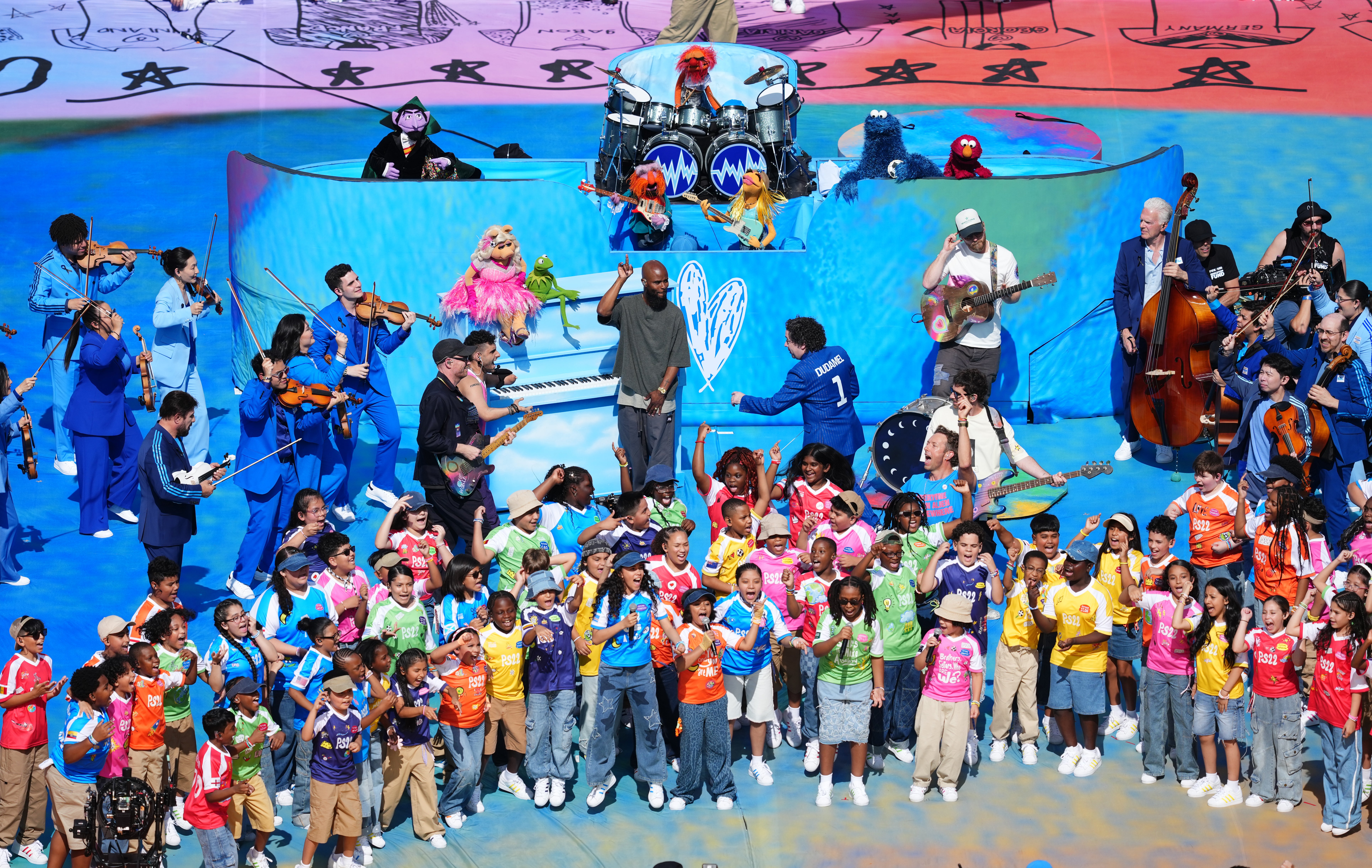Coldplay and The Muppets perform at the New York New Jersey Stadium (Martin Rickett/PA) (PA Wire)