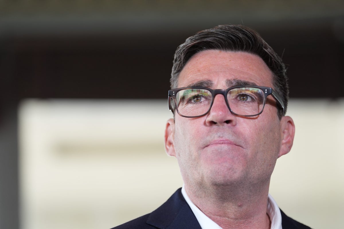 Por que a polícia proibiu amplificadores fora do número 10 para o discurso de Andy Burnham? Por que a polícia proibiu amplificadores fora do número 10 para o discurso de Andy Burnham?
