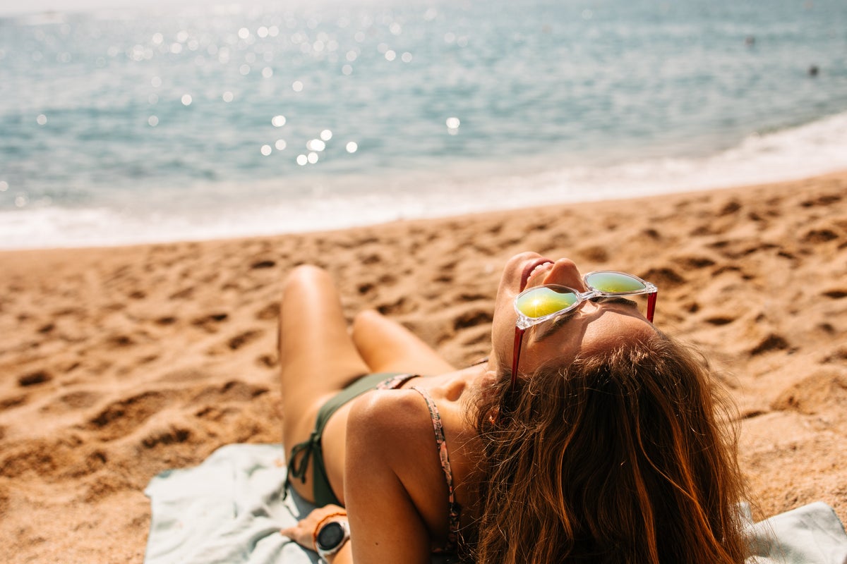 Dermatologists issue warning over viral ‘tanmaxxing’ trend – UK Times Dermatologists issue warning over viral ‘tanmaxxing’ trend – UK Times