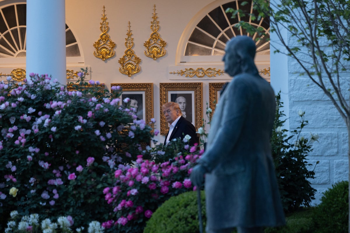 Trump makes yet another addition to the White House with bronze statue