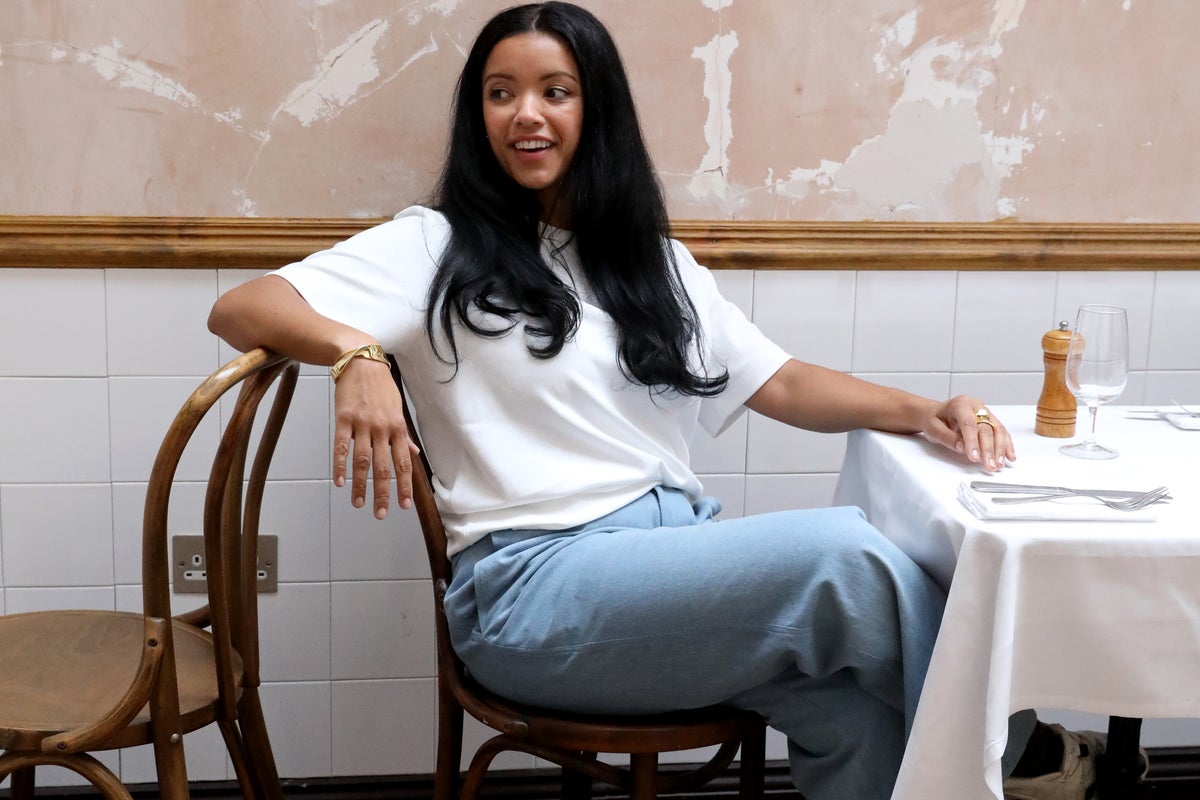 Adjustable clothing: The new fashion trend that means never buying another pair of jeans again – UK Times Adjustable clothing: The new fashion trend that means never buying another pair of jeans again – UK Times