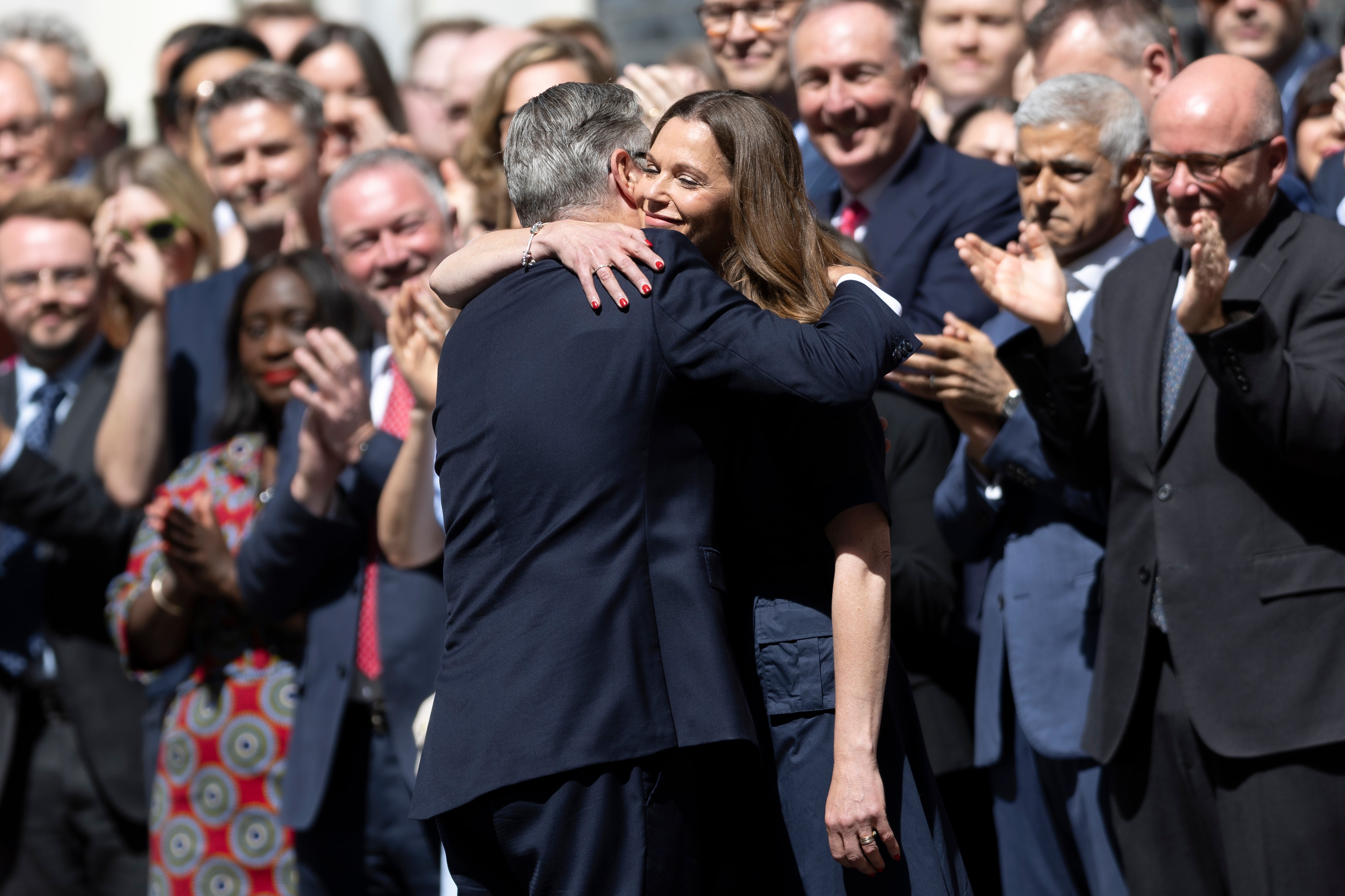 Starmer says goodbye to Downing Street as he hugs his wife Victoria