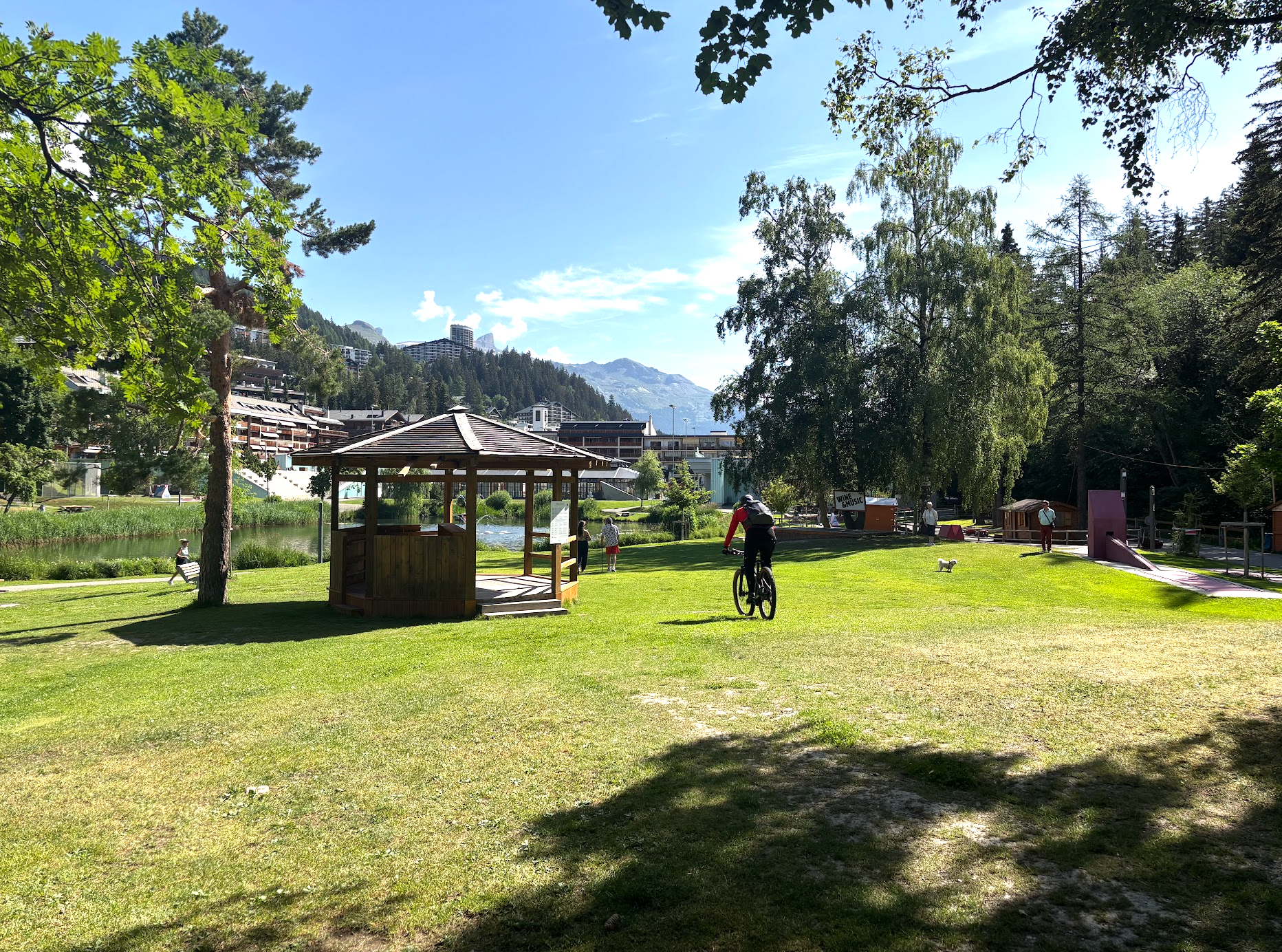 In the summer months, instructors from the local ski school teach beginner through to advanced level mountain biking