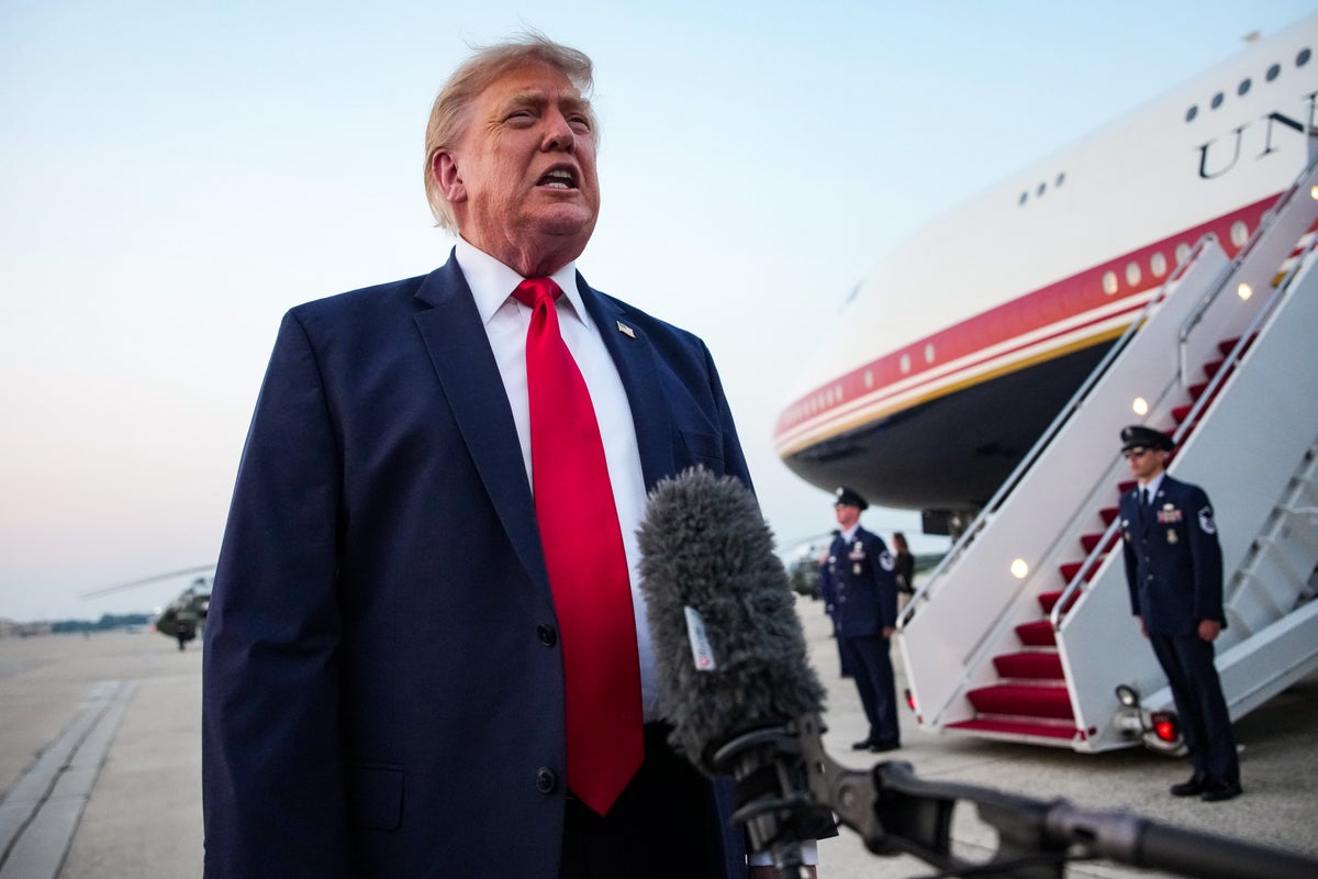 Trump team wants phone records of journalists and their relatives in Air Force One security probe