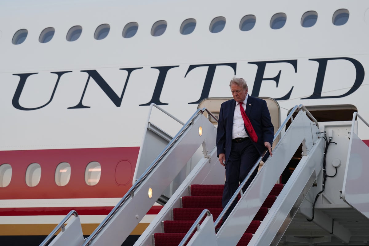 White House: Trump to fly old Air Force One for about a month as Qatari-gifted jet gets 'upgrades'