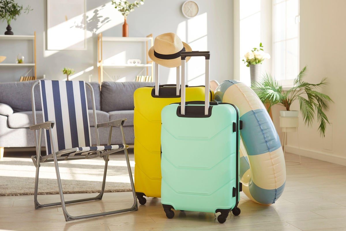 Jetting off on holiday… before and after cleaning jobs to shun the chaos Jetting off on holiday… before and after cleaning jobs to shun the chaos