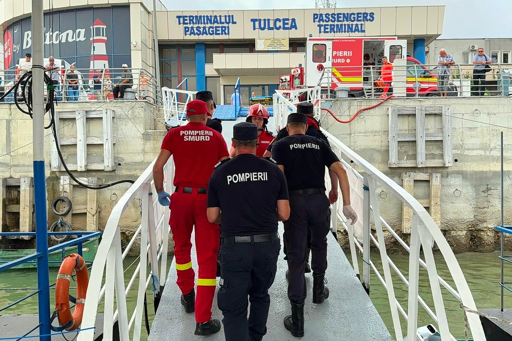 Russia strikes gas tanker off Romania as Kremlin vows more attacks on Ukraine-bound vessels
