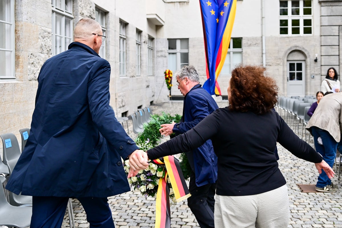Why The Scuffle Over A Wreath At Hitler Memorial Exposes Germany Deepest Political Rift