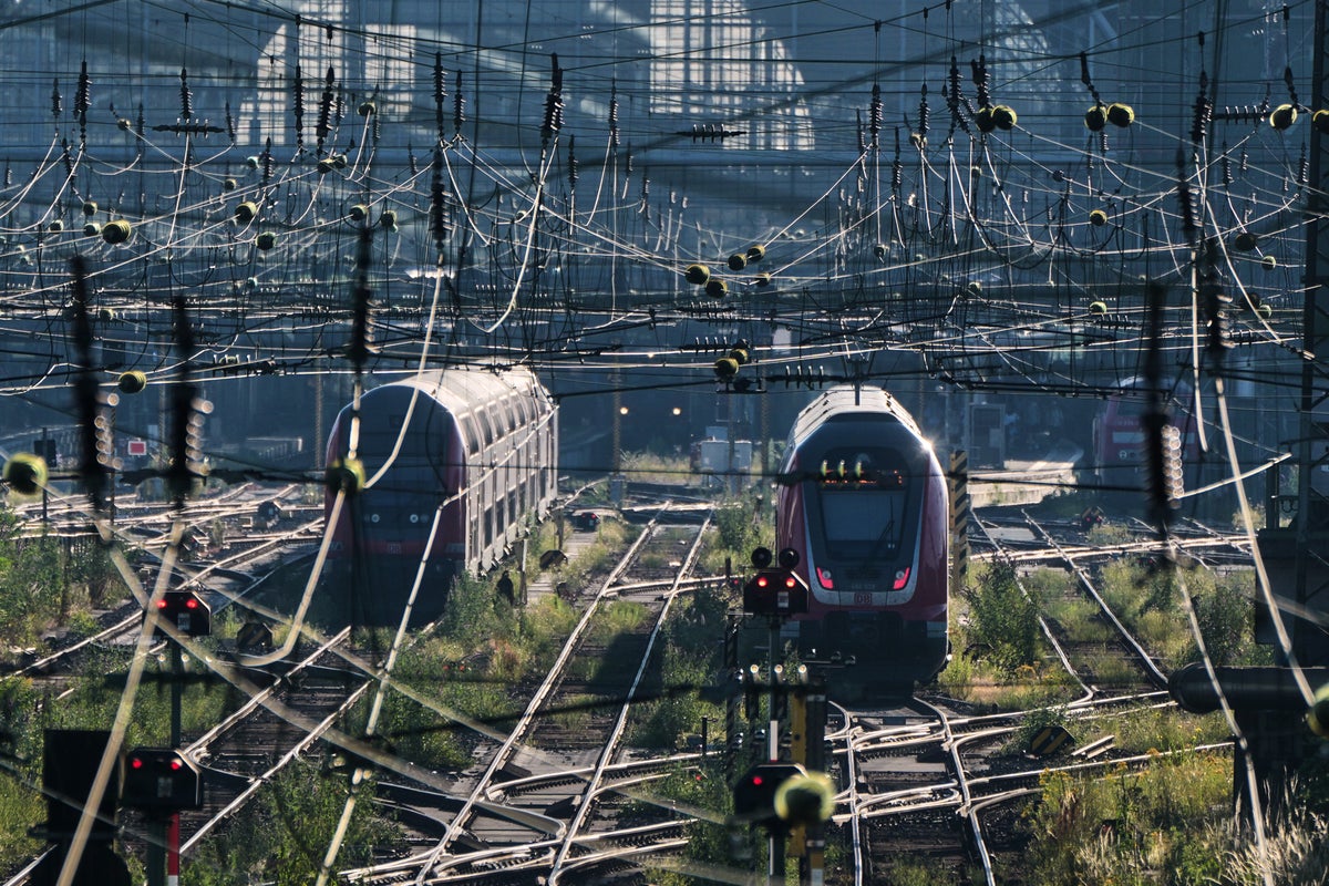 Deutsche Bahn to Ban Alcohol Consumption at Stations but Keep Sales Onboard and Sealed Bottles in Luggage