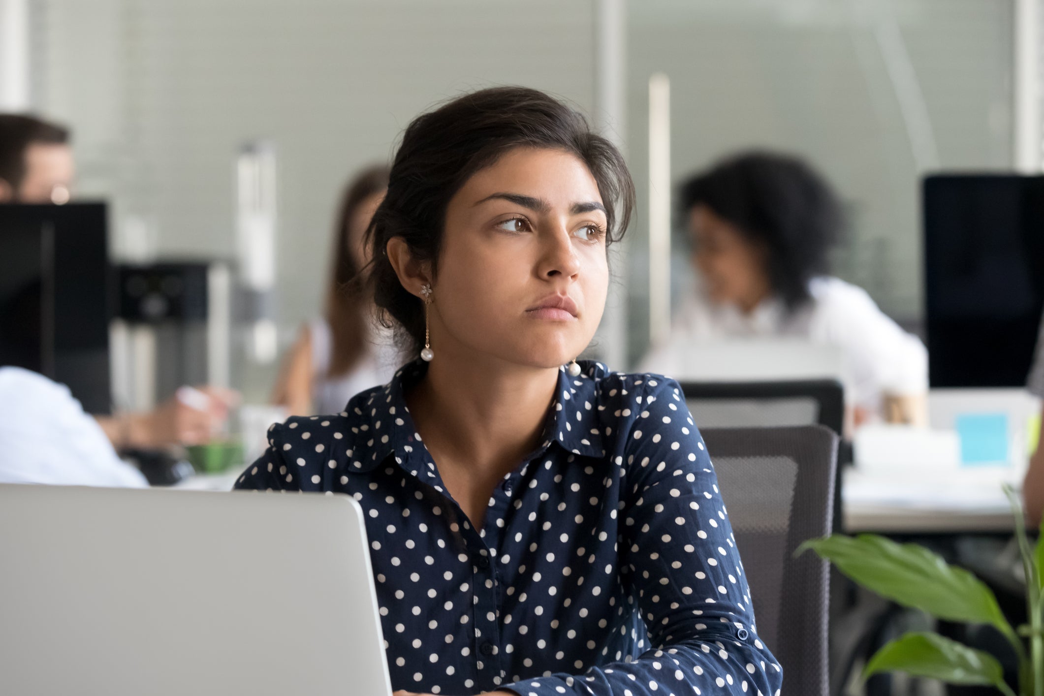 <p>Entre el miedo y la adaptación: así enfrentan los estudiantes el auge de la inteligencia artificial  </p>