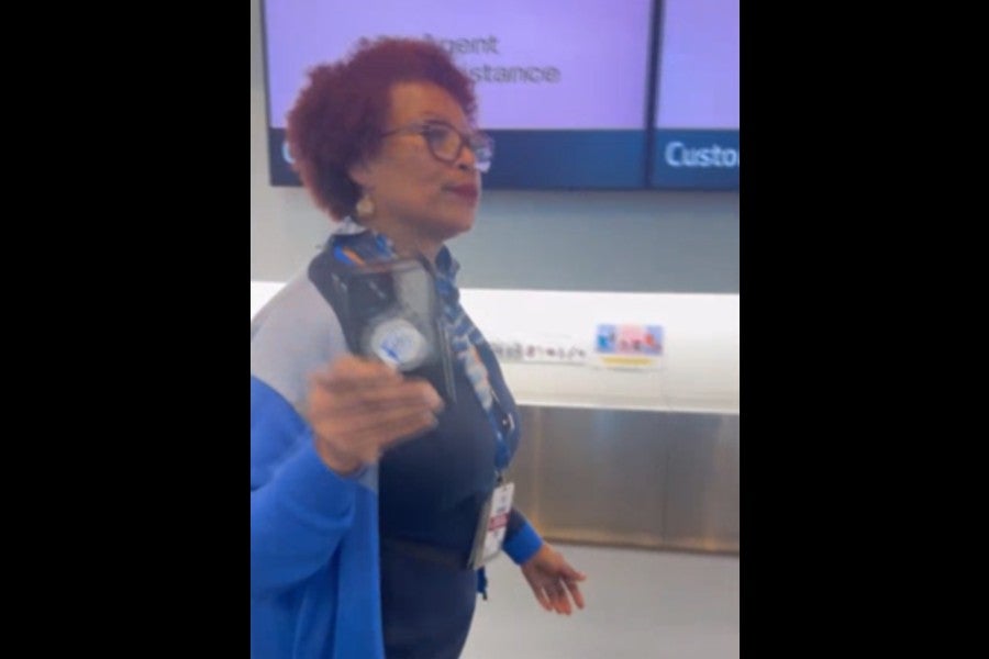 Julio Varela began recording the unidentified worker after she refused to provide her name during the ticket counter interaction (Julio Varela via Storyful)