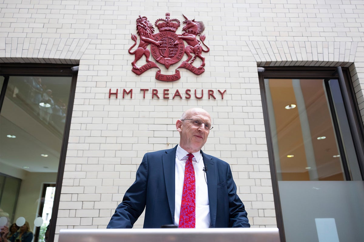Former defence secretaries back Healey plan to use war bonds to boost defence spending