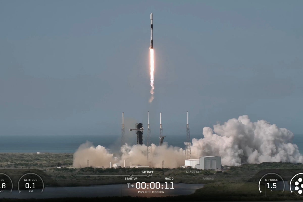 Private mission launches robot to extend life of out-of-fuel communications satellites