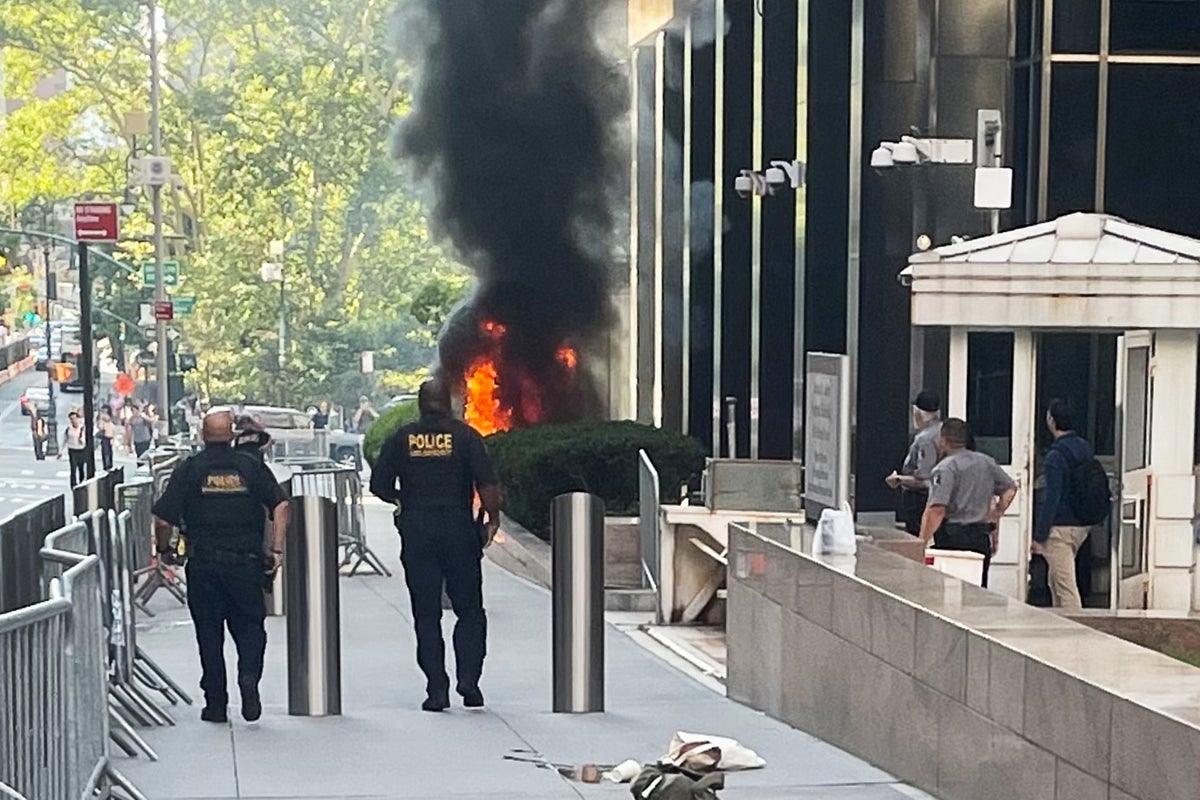 Video shows unfazed passersby during fiery attack on New York federal building by ex-soldier – UK Times