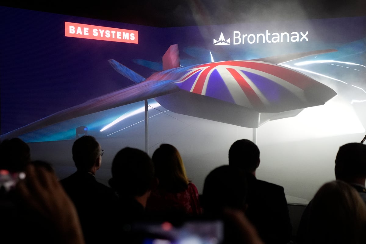 Wes Streeting unveils ‘loyal wingman’ drones in ‘groundbreaking moment’ for UK’s defence Wes Streeting unveils ‘loyal wingman’ drones in ‘groundbreaking moment’ for UK’s defence