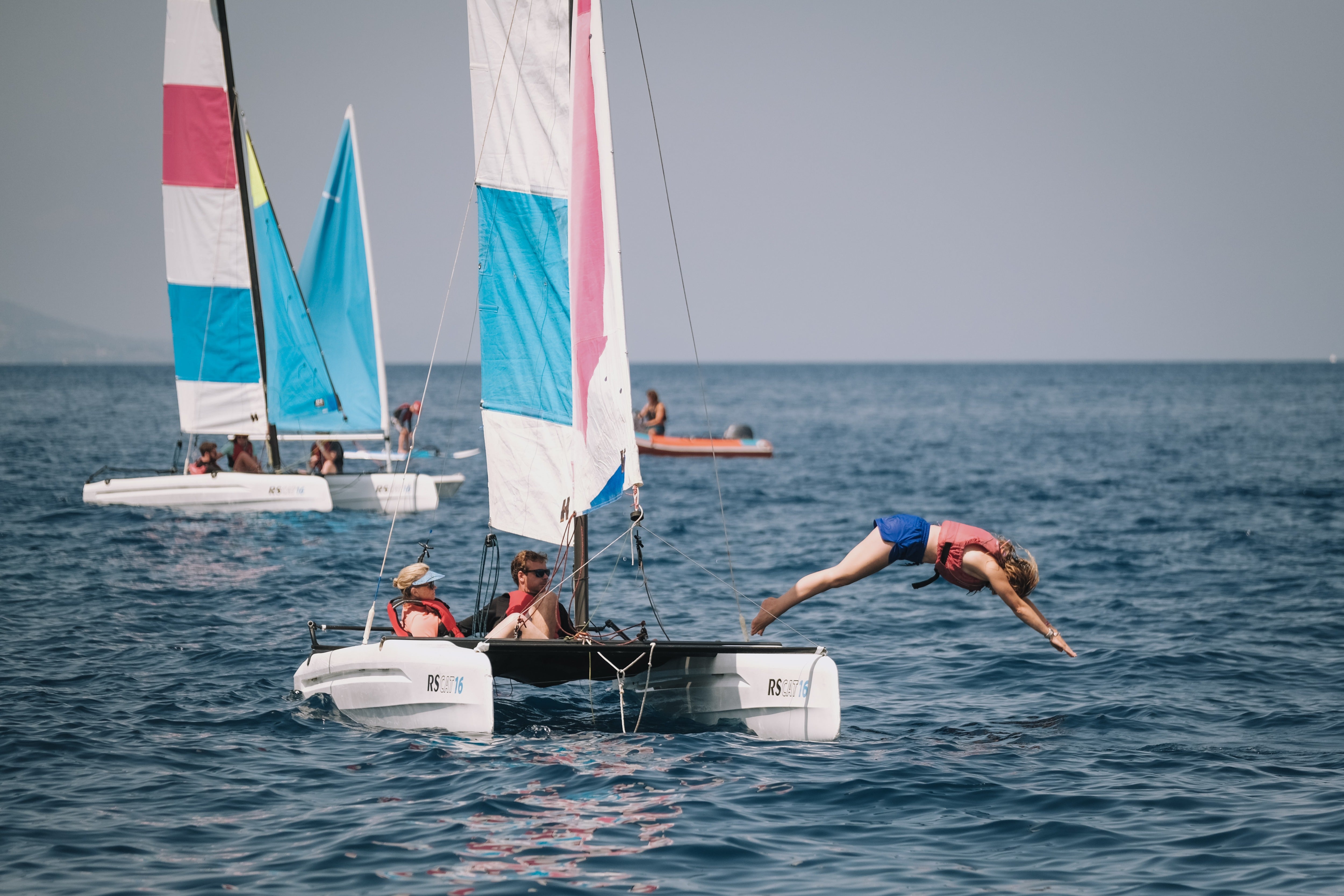 Activities include sailing and kayaking (Peligoni Club)
