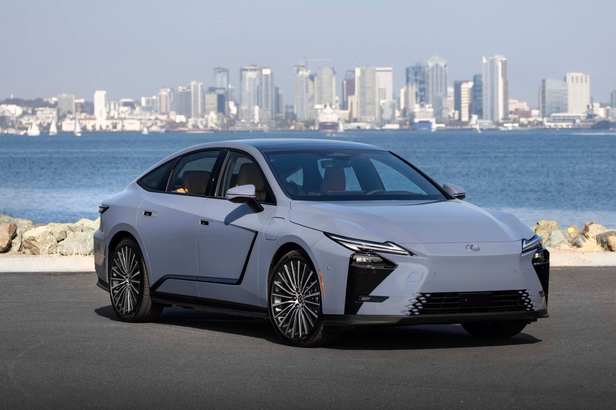 Lexus ES vs Mercedes CLA, an electric luxury sedan comparison from Edmunds – UK Times Lexus ES vs Mercedes CLA, an electric luxury sedan comparison from Edmunds – UK Times