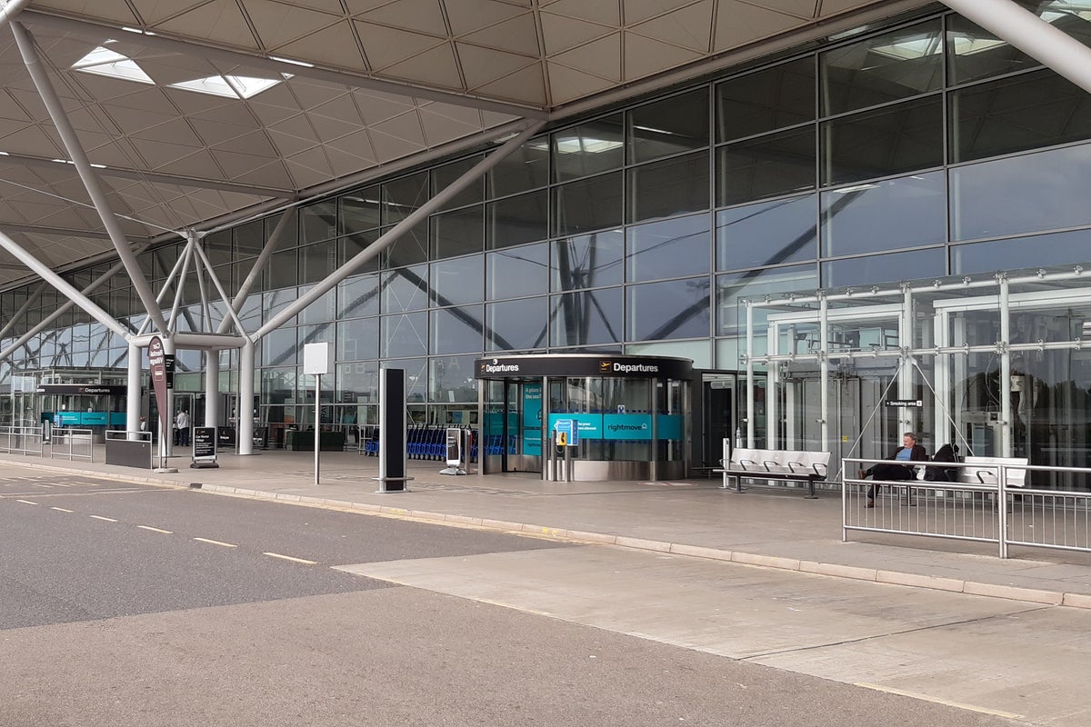 The UK airports with highest drop-off fees revealed as summer holidays get underway The UK airports with highest drop-off fees revealed as summer holidays get underway