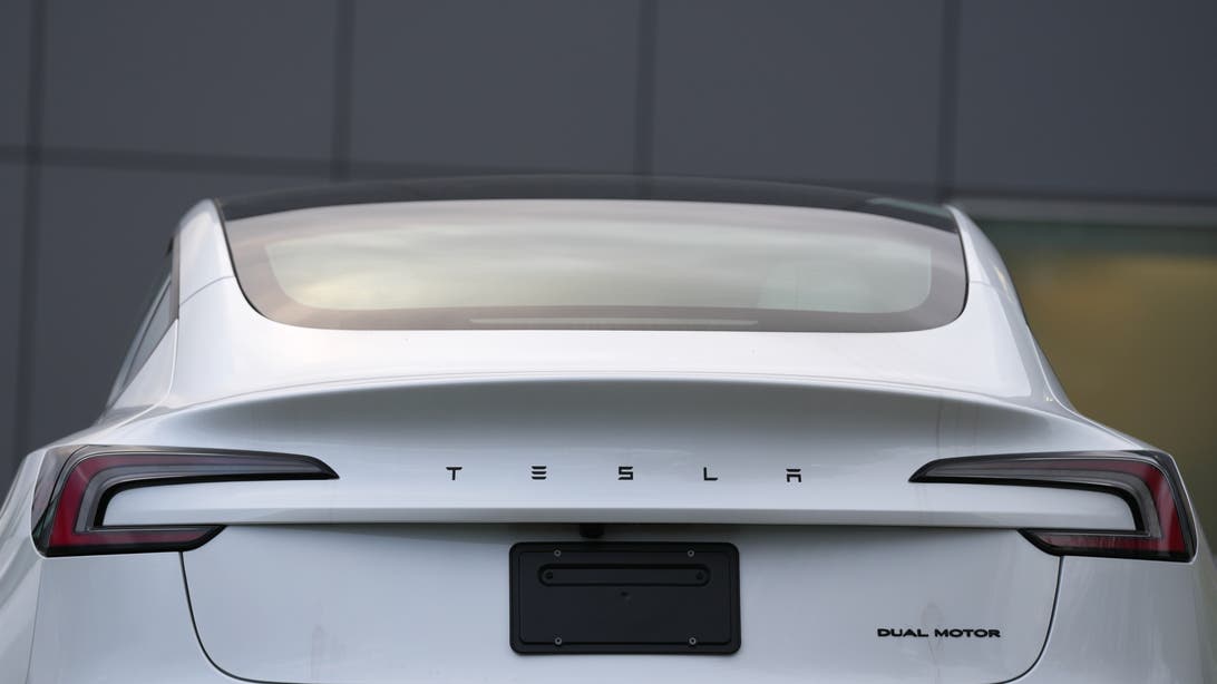 Прибутки Tesla впали через зростання витрат на дослідження, незважаючи на зростання продажів авто