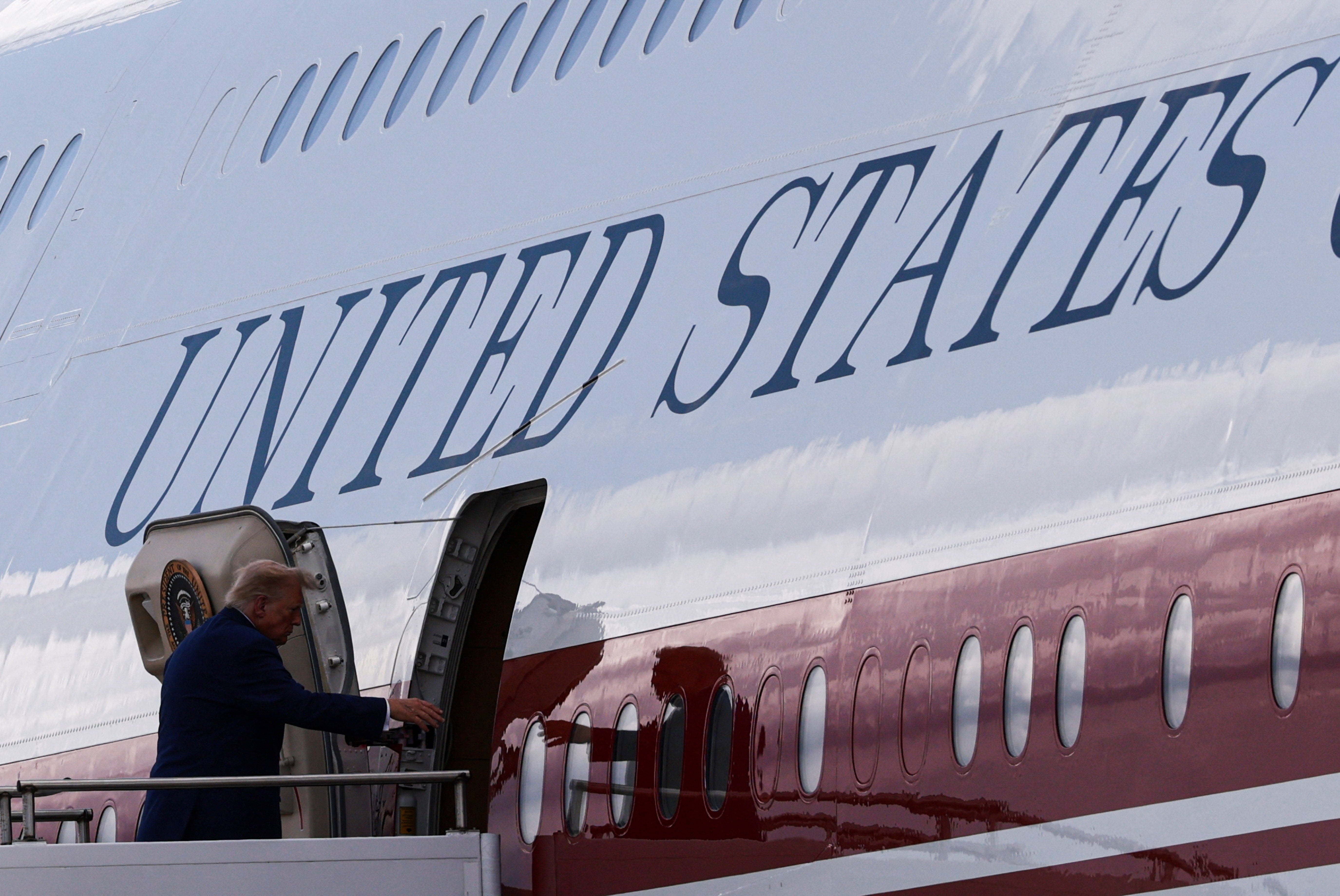 Trump flew to Georgia with the family of a U.S. service member slain in Jordan on Air Force One