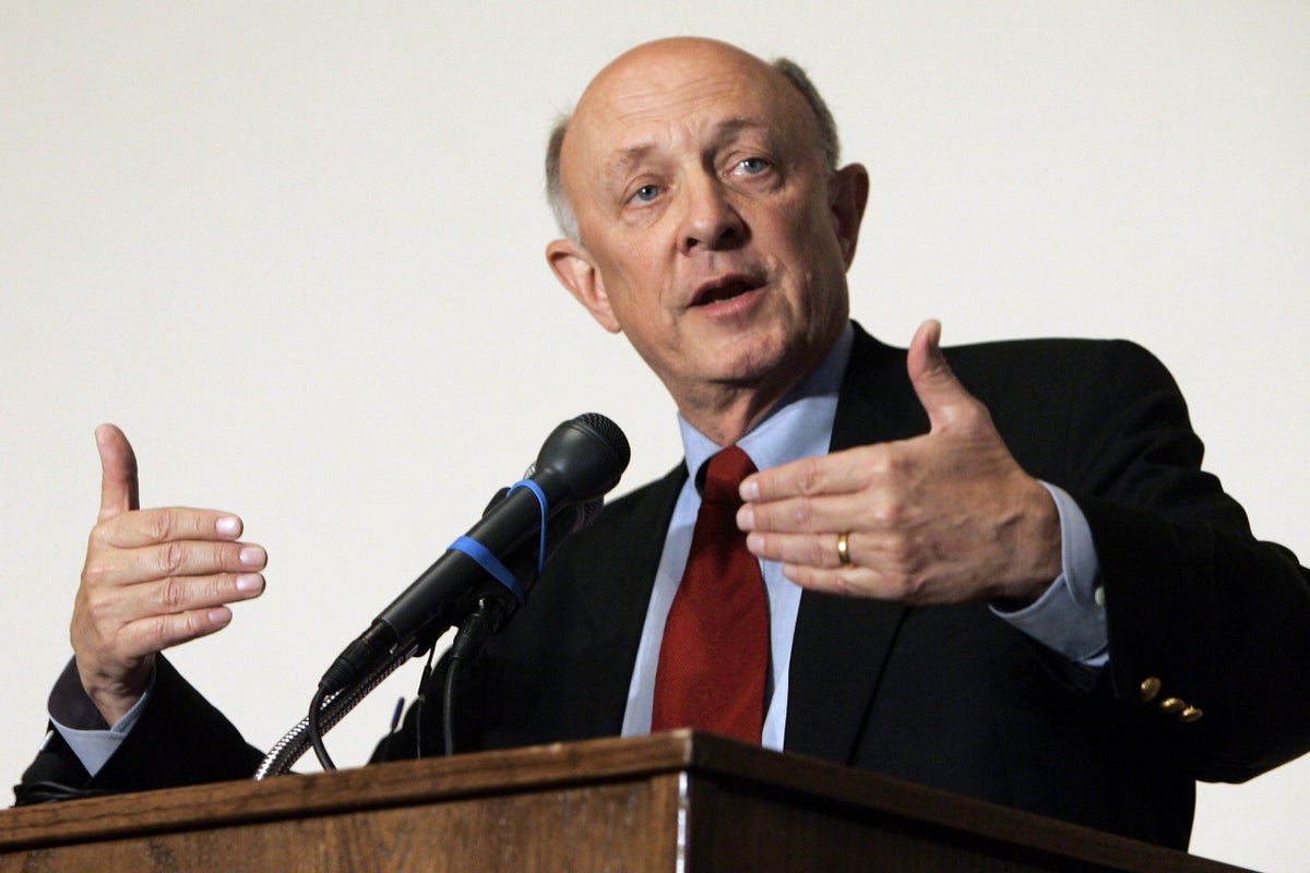O ex-diretor da CIA James Woolsey morre depois que sua esposa diz que a síndrome de Havana tem seu preço