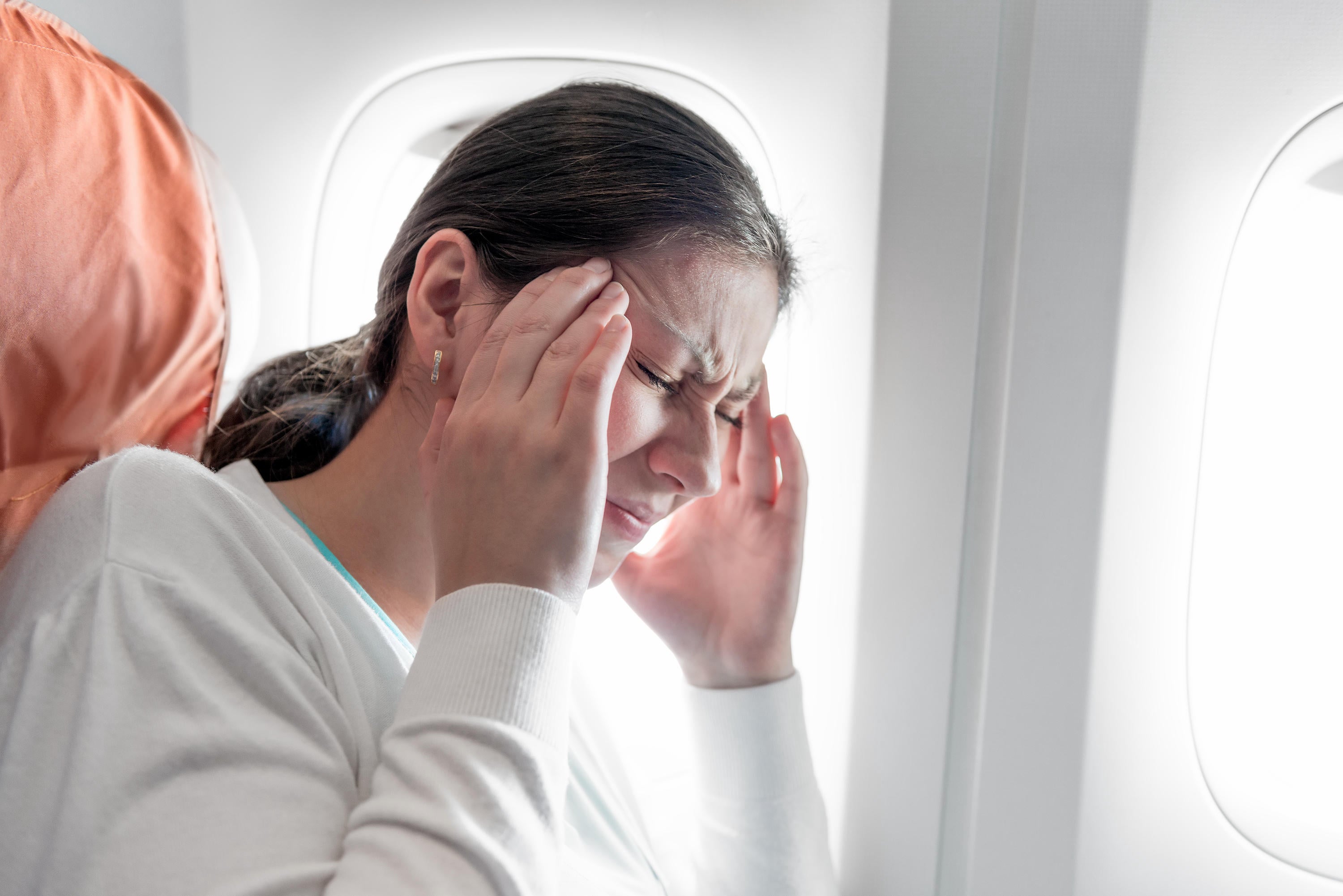 From ear popping to ankle swelling: What flying really does to the body – and how to manage the effects